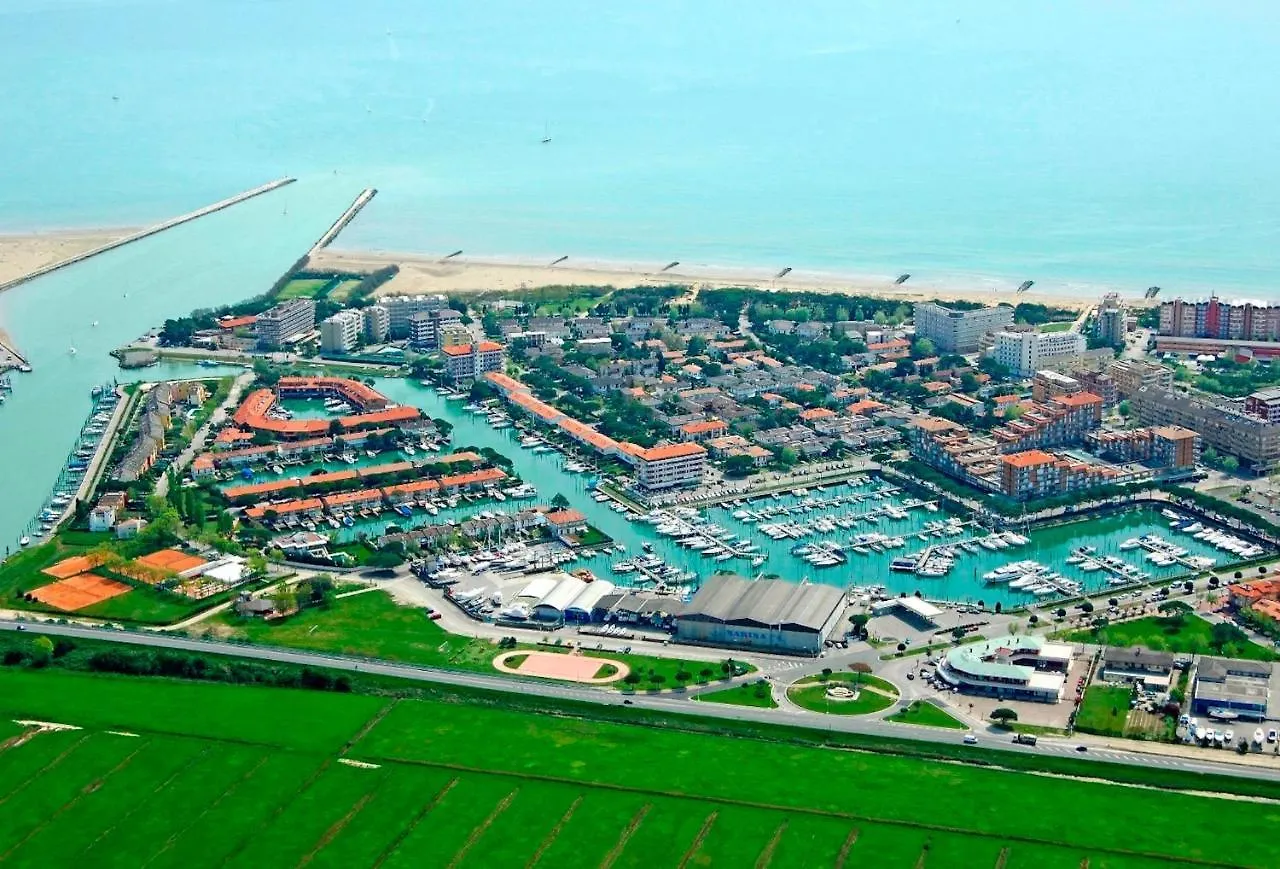 Lovely Flat Facing The Swimming Pool Caorle 0*,  Itália