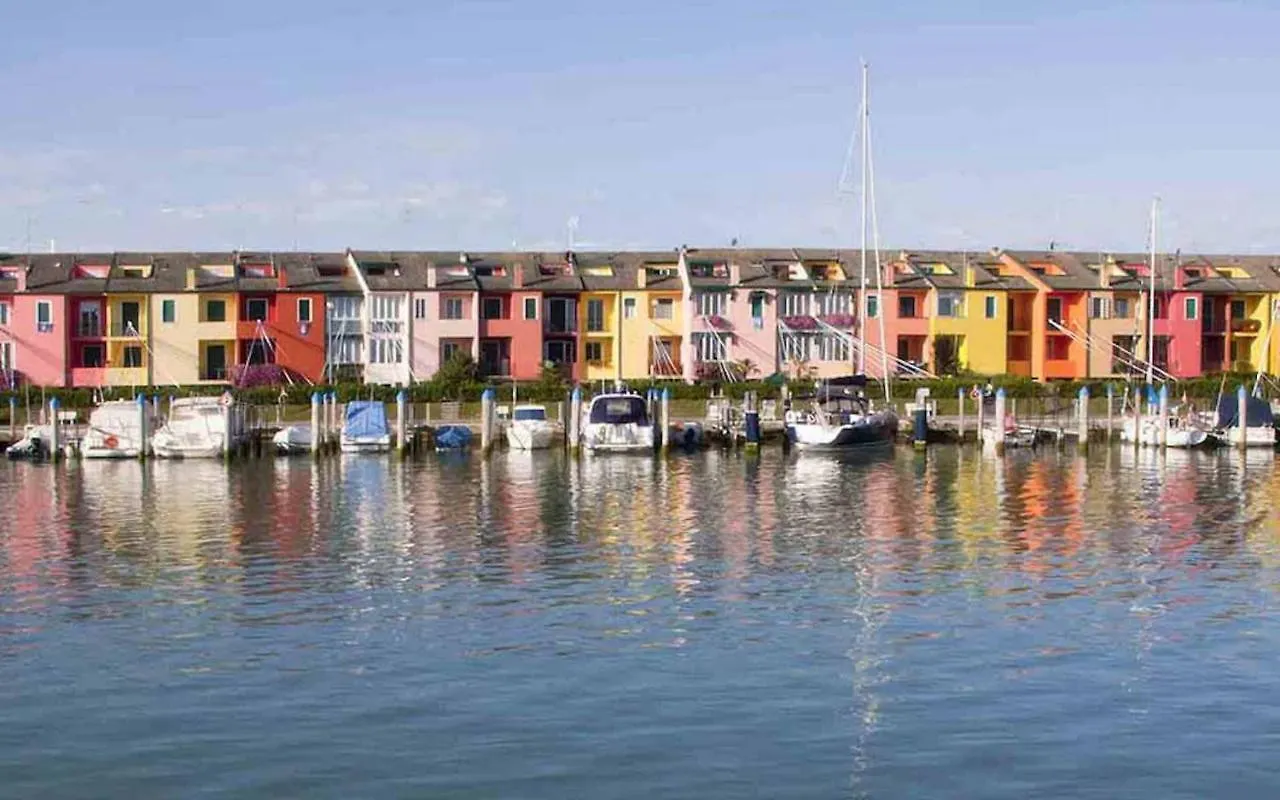 Lovely Flat Facing The Swimming Pool Caorle Apartamento