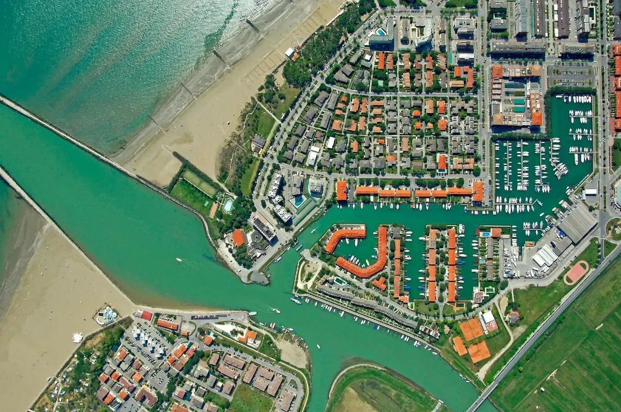 Lovely Flat Facing The Swimming Pool Caorle