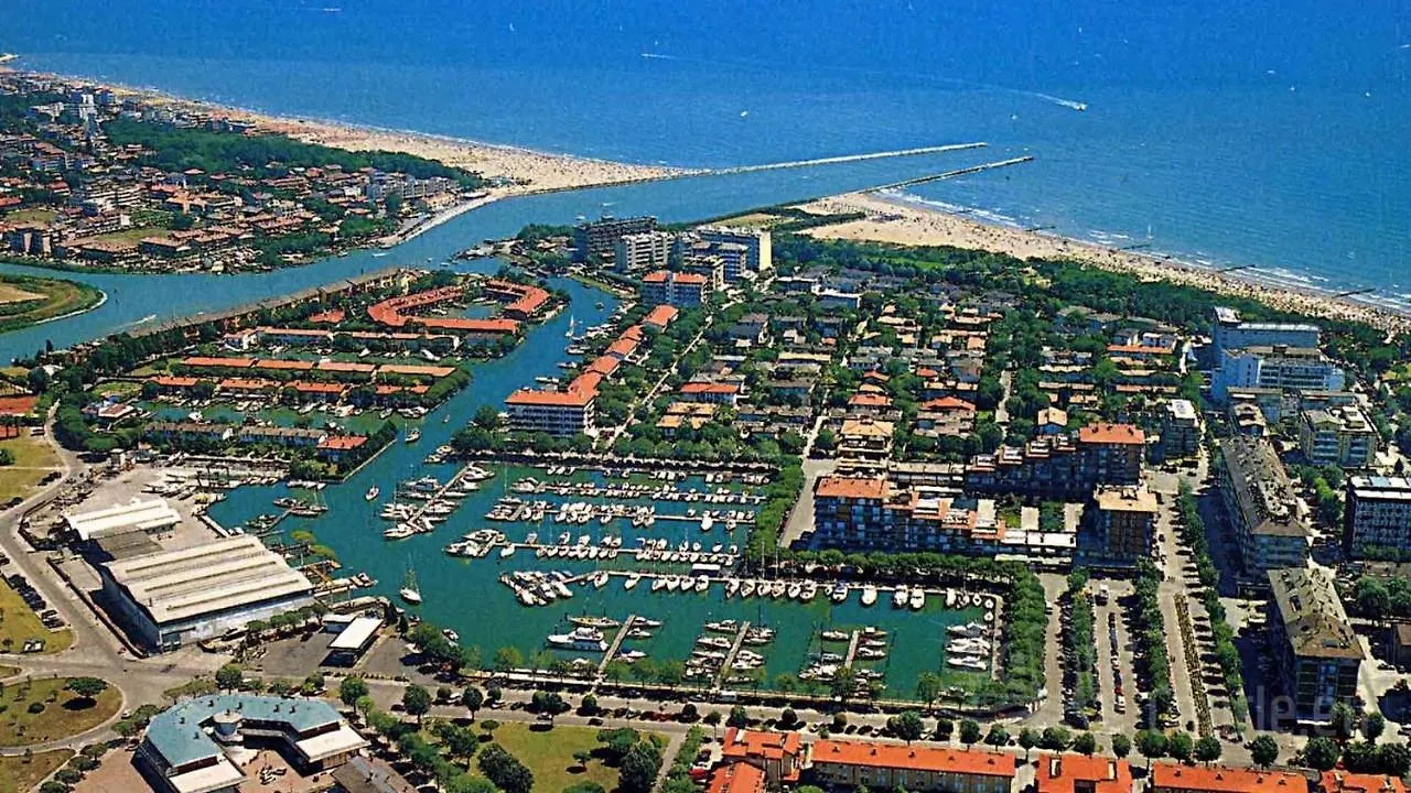 Apartamento Lovely Flat Facing The Swimming Pool Caorle