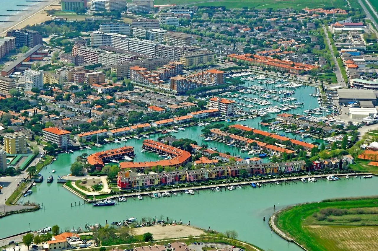 Apartamento Lovely Flat Facing The Swimming Pool Caorle